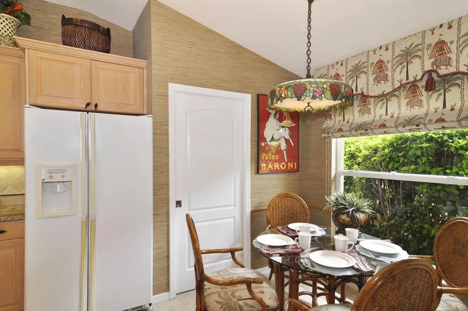 Bright Breakfast area which is perfect for sipping your morning coffee and reading the morning newspaper.