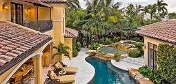 Old Naples Luxury Home with Pool photo 5