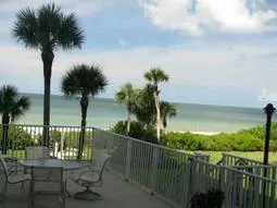 Large Condo directly on the Beach photo 3