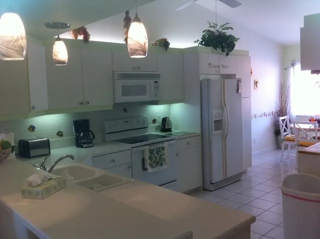 Fully equiped kitchen, newly painted.