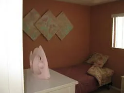 Guest Bedroom--Two Twin Beds