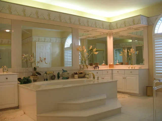 Master Bath luxurious soaking tub