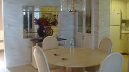 Attractively Furnished Dining Room