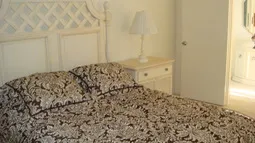 Guest Bedroom, Queen bed, TV