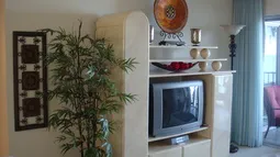 Living Room With TV & I-Pod Dock