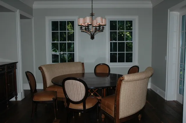 Dining room.