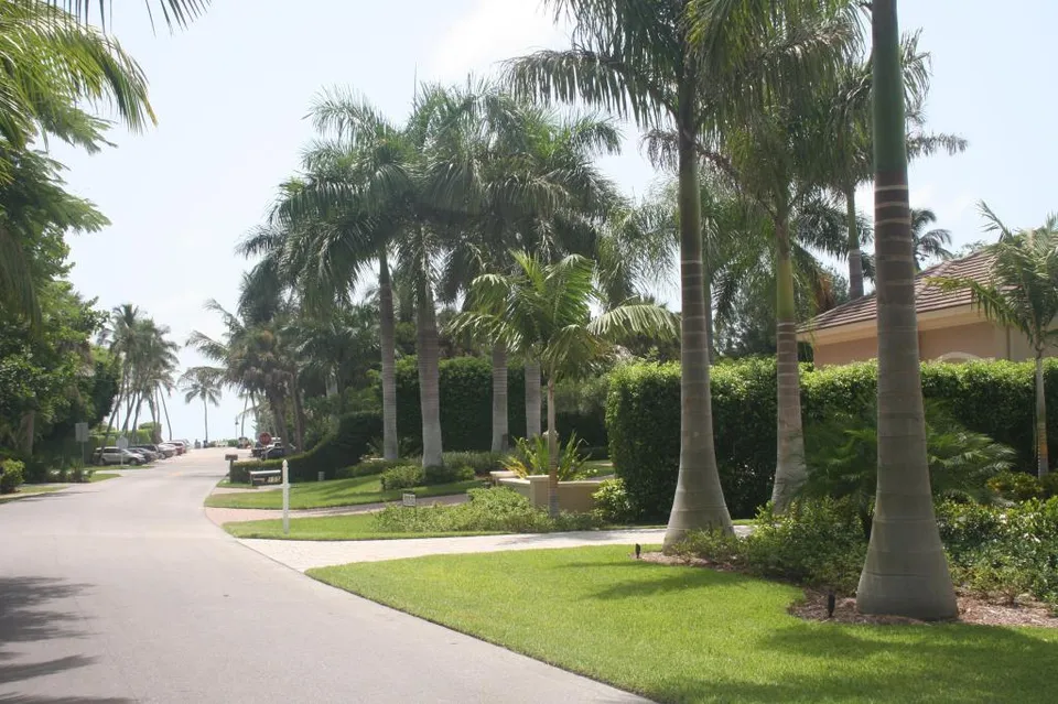 The beach is just 1 and 1/2 blocks away