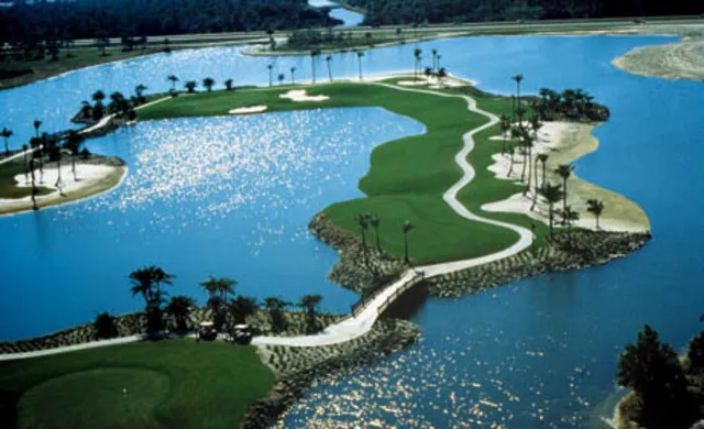5th hole on the Flamingo in Lely - one of 2 public championship courses 
