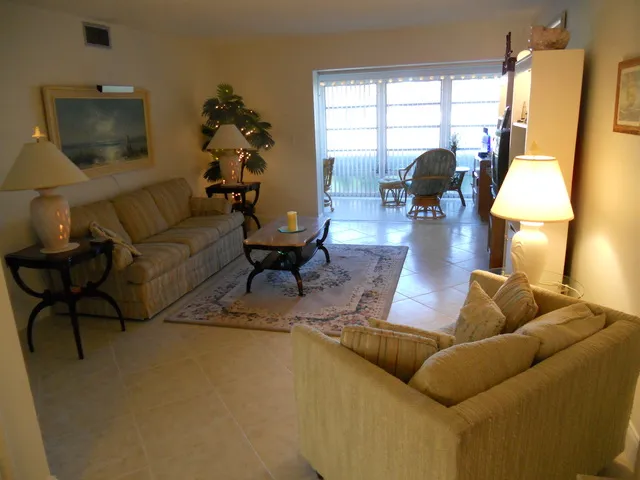  A Sunny unit,great view of Pool & Golf coue