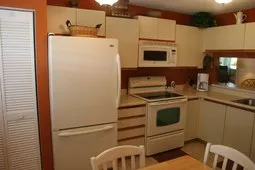 All new Maytag appliances incl diswasher in eat-in kithcen.