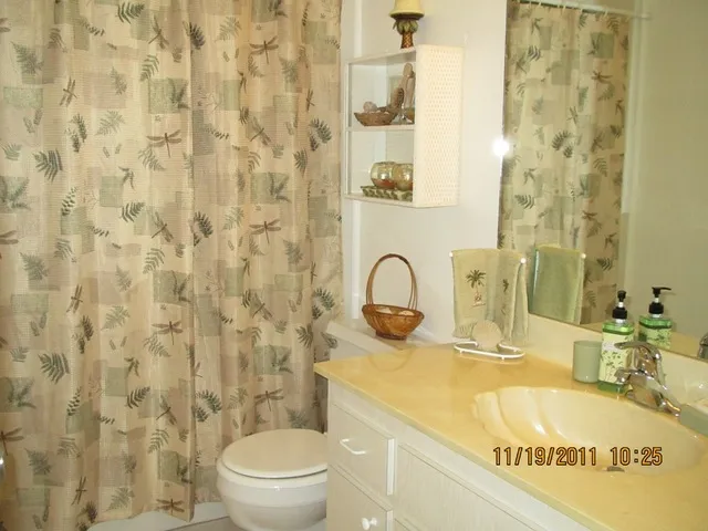 Roomy 4 pc. main bathroom