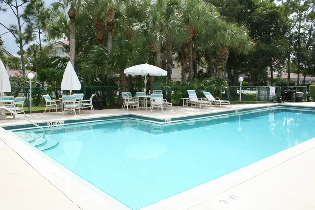 Pool is steps away from the unit enjoy!