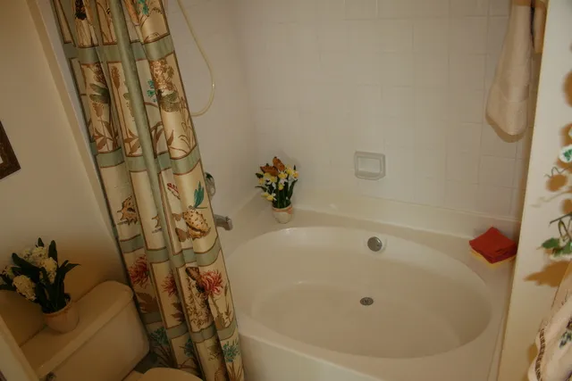 Master suite has soaker tub to soak away those days on the beach!