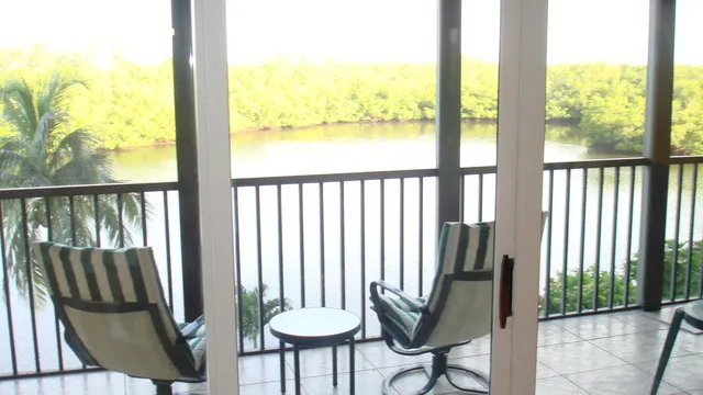 Private Lagoon view from all windows. With Beach next to it.