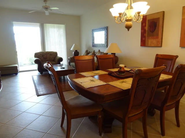 Dining area with seating for 6