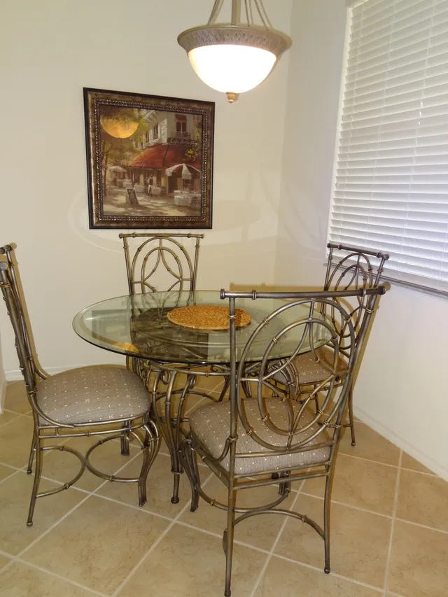 Eat-in kitchen with seating for 4
