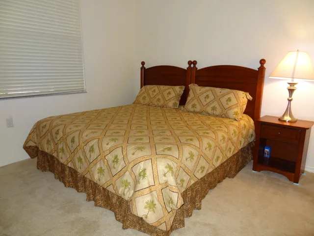 Guest bedroom with king size bed
