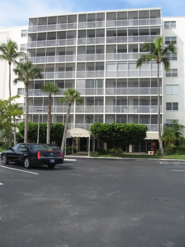 5 Bluebill Ave - Building Entrance