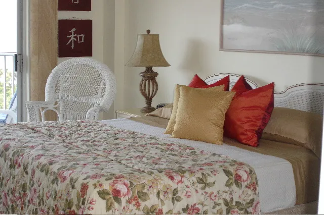 Master Bedroom #1 with lanai access - King size bed