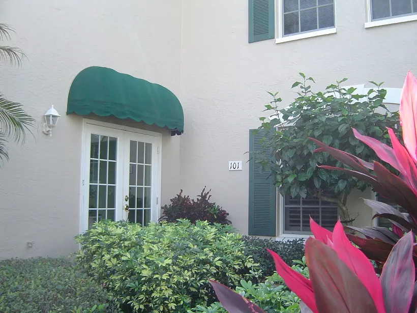 874 Tanbark #101 - First floor end unit