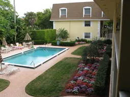 Olde Naples Oasis: Walk to Gulf & Third Street!