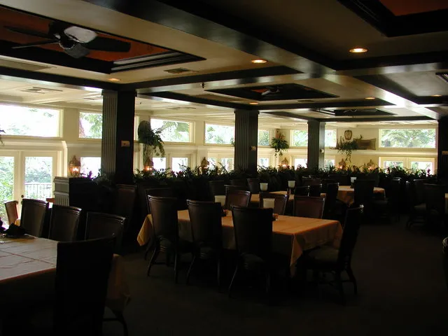 INDOOR DINING