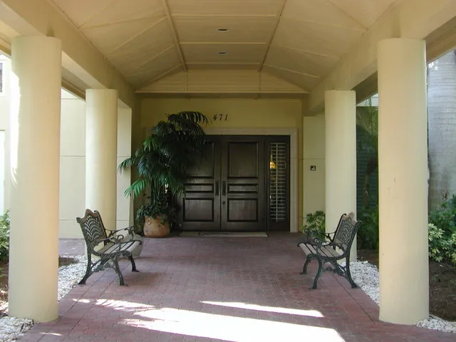 CLUB ENTRANCE