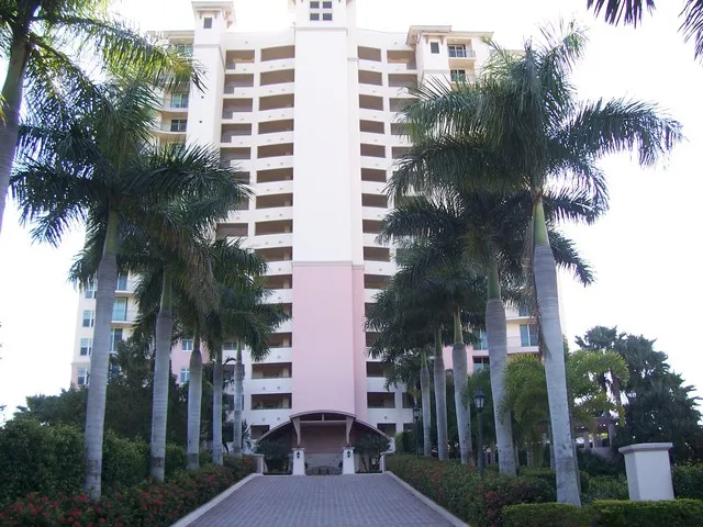 GRAND ENTRANCE  AT CARIBE CONDO 