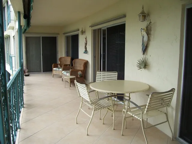 Spacious Lanai with dining and seating area