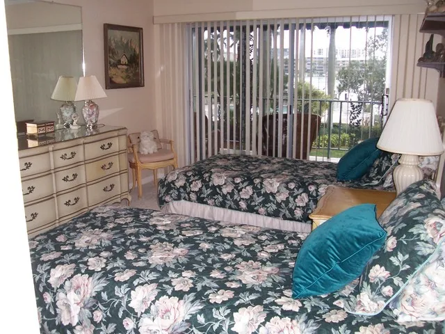 Twin Bedroom with view 