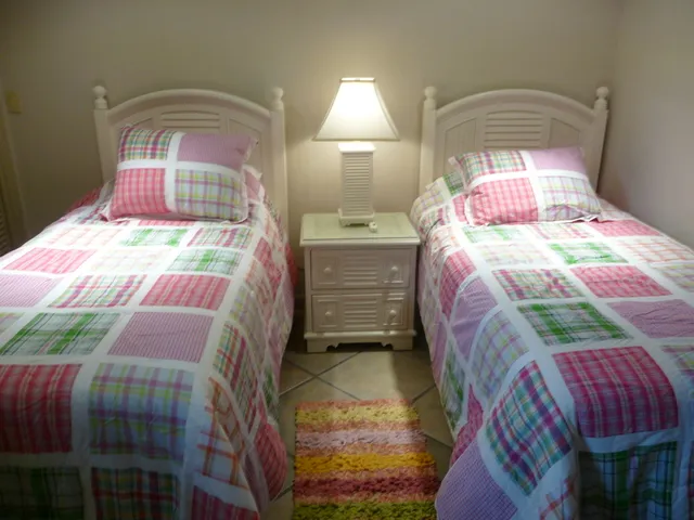 Twin bedroom, flat screen TV.