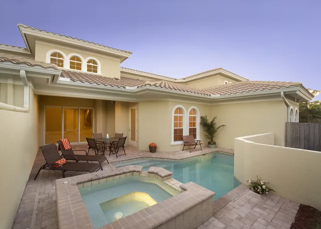 Park Shore Villa photo 9