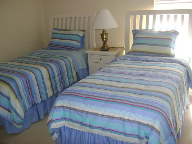 Fourth bedroom with 2 x single beds