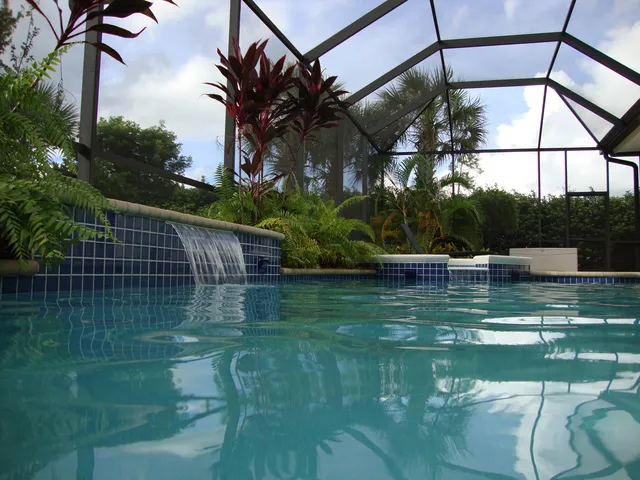 Beautiful pool with waterfalls and Spa with local controls, non chorine