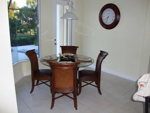 Breakfast nook overlooking the pool & Lanai through tinted bevelled windows