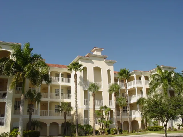Naples Lakes Country Club Condo-Golf, Pools, Tennis! photo 1
