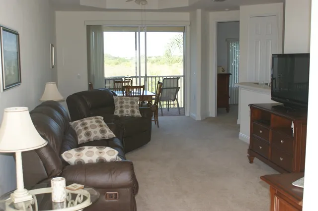 Longer You Stay Less You Pay - Sterling Oaks Condo photo 3