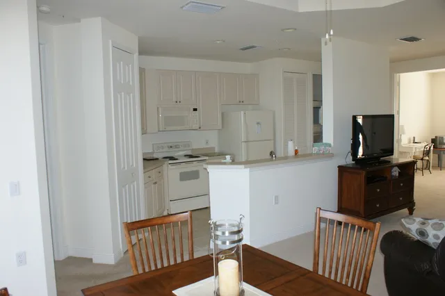 Longer You Stay Less You Pay - Sterling Oaks Condo photo 7